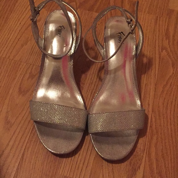 Sliver heels - Picture 1 of 2
